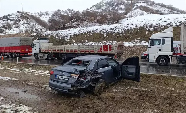 Merzifon'da Otomobil ve Panelvanın Çarpışmasında 4 Yaralı