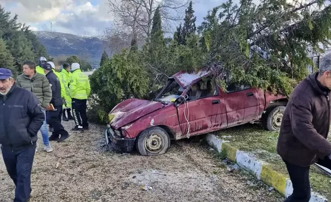 Erdek'te Çalıntı Kamyonetle Kaza Yapan Şüpheli Kaçtı