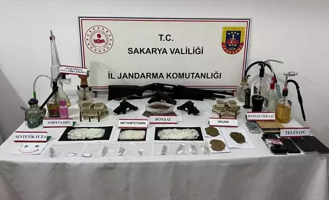Sakarya'da Uyuşturucu ve Silah Kaçakçılığı Operasyonu: 2 Tutuklama