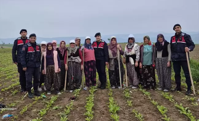 Jandarma Ekiplerinden Kadınlara 1 Mayıs Kutlaması