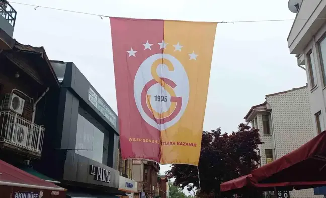Edirne'de Galatasaray İçin Dev Bayrak Asıldı