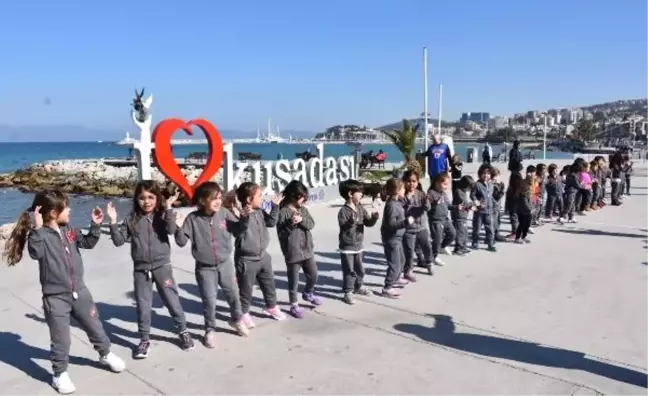 Aynı Meydanda Kök Hücre Bağışı ve Su İçin Renkli Eylemler