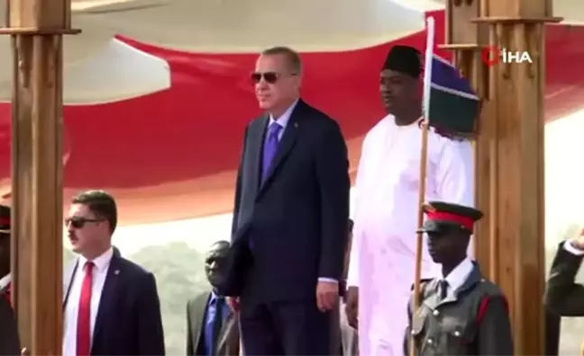 Cumhurbaşkanı Erdoğan, Gambiya'da resmi törenle karşılandı