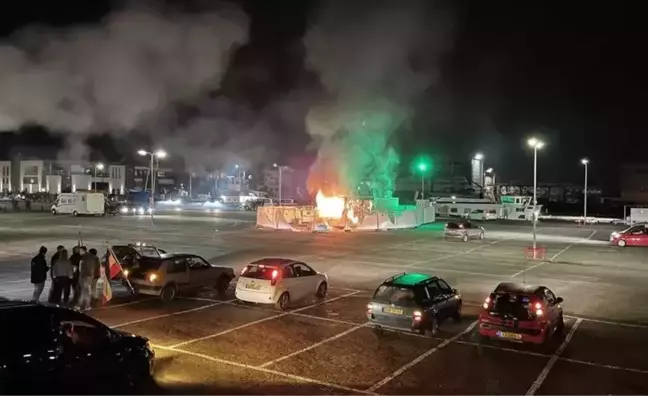 Hollanda'da sokağa çıkma yasağı protestoları sonrası 15 kentte acil durum ilan edildi