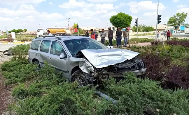 Aksaray'da otomobiller çarpıştı: 3 yaralı