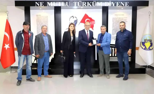 Başkan Akın'a yağlı güreşler için teşekkür plaketi