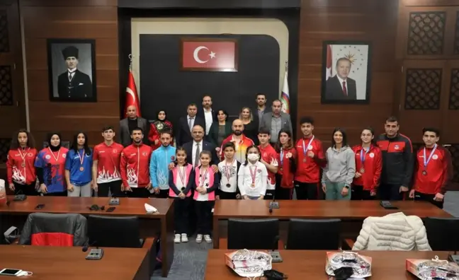 Körfezli şampiyonlardan Başkan Söğüt'e ziyaret
