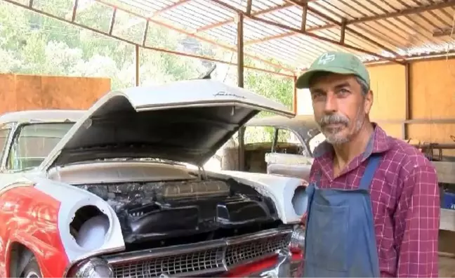 1955 model klasik otomobile ahırda restore