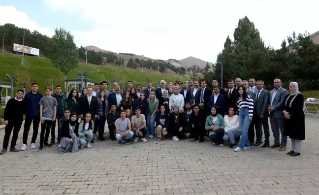 Erzurum'da YSG sınavında ilk 5 bine giren öğrenciler piknik yaptı