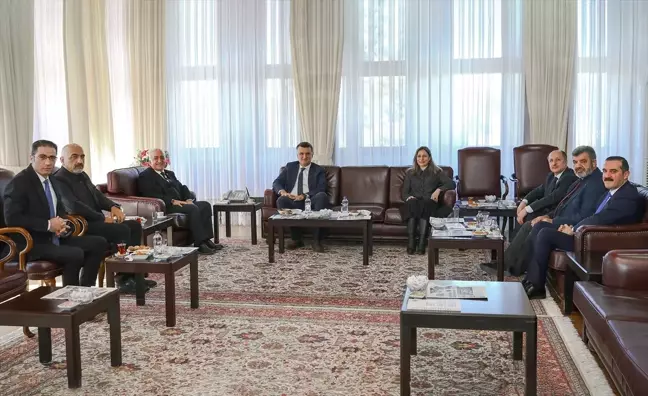 Sanayi ve Teknoloji Bakan Yardımcısı Ahmet Yozgatlıgil, Atatürk Üniversitesini ziyaret etti