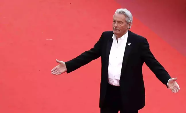 Alain Delon'un evinde 72 silah ve 3 bin mermi bulundu