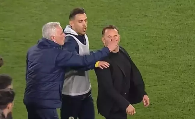 Jose Mourinho Fenerbahçe Galatasaray maçında kırmızı kart gördü mü?