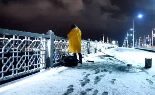 Yoğun Kar Yağışı Altında Balık Tutma Keyfi