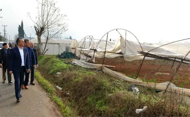 Başkan Uysal, Kent Merkezinde Hortumun Yıktığı Seralarda İncelemelerde Bulundu