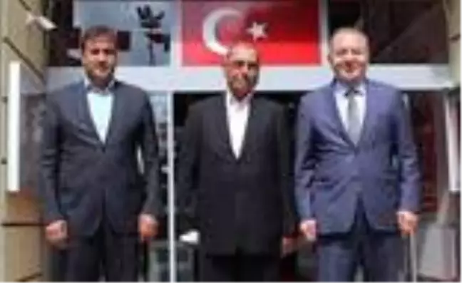 Hayırsever işadamından bin koli gıda yardımı
