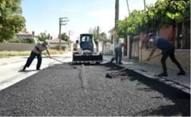 Tepebaşı'nda yol ve kaldırım çalışmaları sürüyor