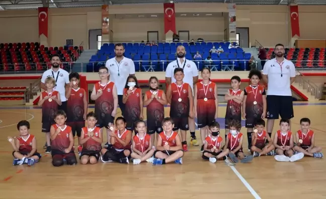 Bafra'da geleceğin basketbolcuları yetişiyor