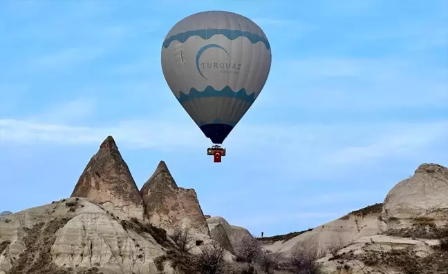 Kapadokya'da Sıcak Hava Balonları Türk Bayraklarıyla Uçtu