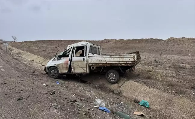 Kırıkkale'de Kamyonet Devrildi: 1'i Ağır 5 Yaralı