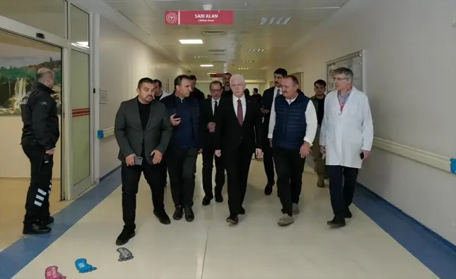 İstanbul Valisi Davut Gül'den Metrobüs Kazası Sonrası Yaralılara Ziyaret