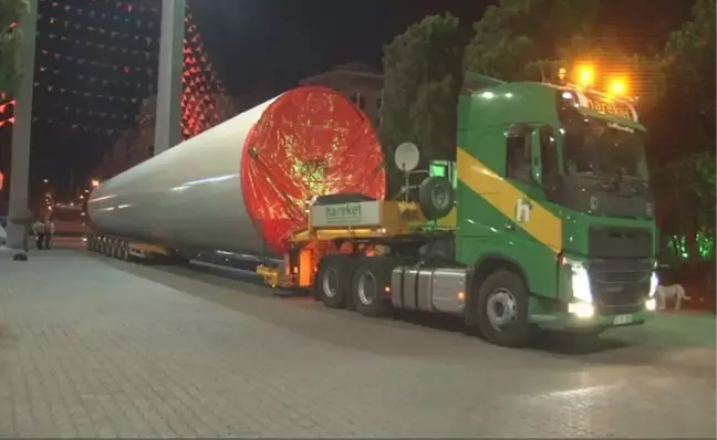 İzmir Fuarı'na 96 Metrelik Rüzgar Tribünü Getirildi