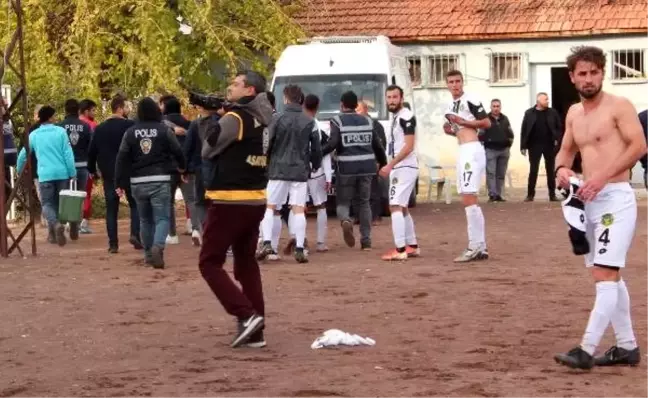 Alaşehir'deki maç sonunda sahada kavga çıktı