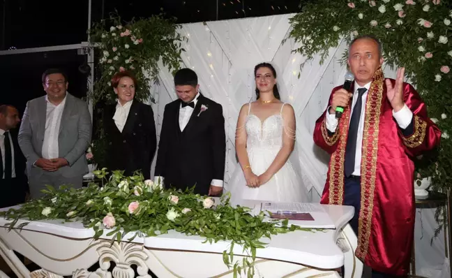 İYİ Parti Genel Başkanı Akşener, Çanakkale'de nikah şahidi oldu