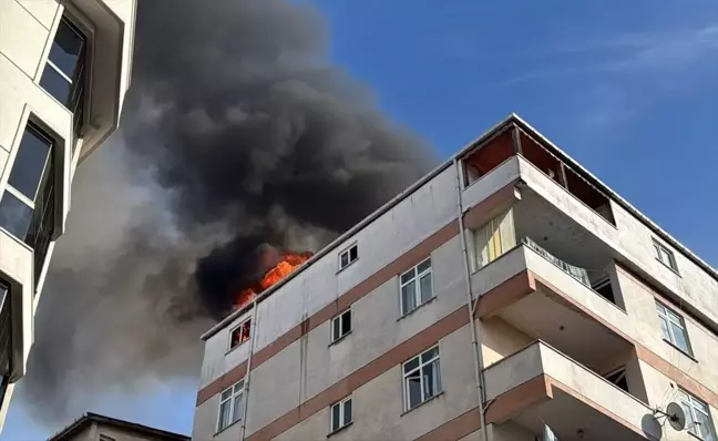 Maltepe'de Çatı Katında Yangın Çıktı