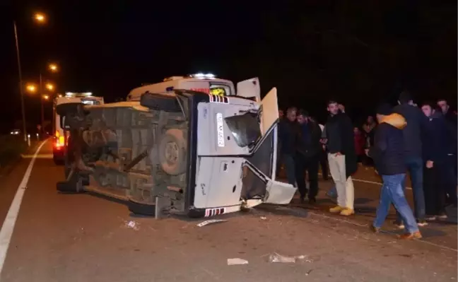 Samsun'da İki Minibüs Çarpıştı: 11 Yaralı