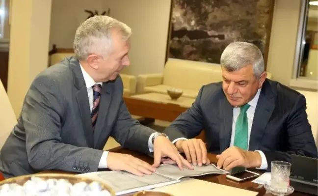 Başkan Karaosmanoğlu Ziyaretçilerini Ağırladı