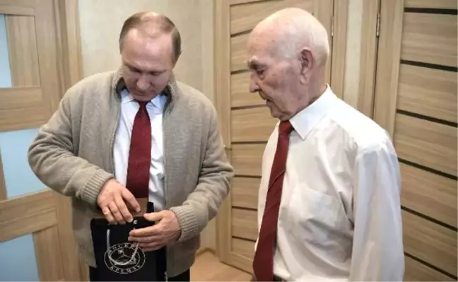 Putin, Almanya'da Emrinde Çalıştığı Kgb Başkanını Ziyaret Etti