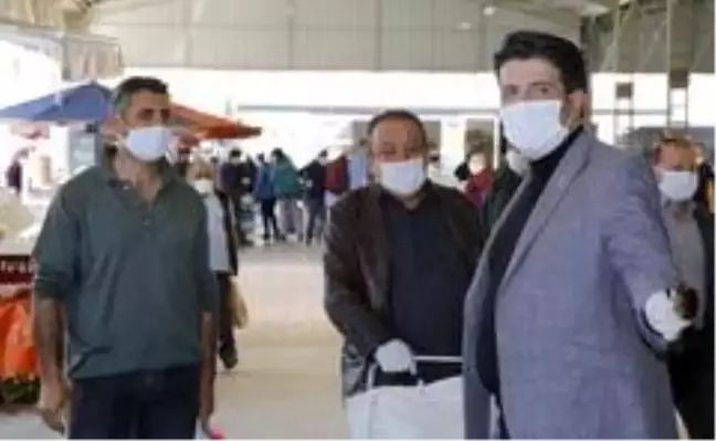 Başkan Genç pazaryerinde incelemelerde bulundu, yeni uygulamaları anlattı