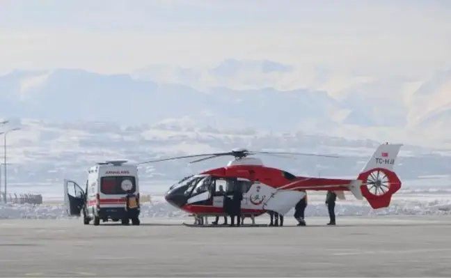 Son dakika haber... YOLU KAPALI MEZRADAKİ HASTA, AMBULANS HELİKOPTERLE ALINDI