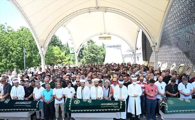 Kadıköy'de Bisiklet Sürücüsü Hayatını Kaybetti