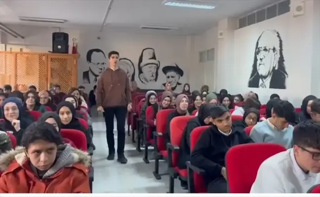 Erzin'de düzenlenen söyleşide öğrenciler Mescid-i Aksa şiirini okudu