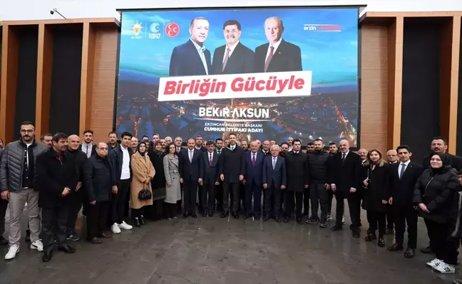 Bakan Bayraktar Erzincan'da Ziyaretler Gerçekleştirdi