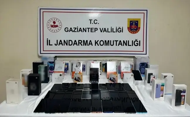 Gaziantep'te Kaçak Cep Telefonu Operasyonu: 51 Telefon Ele Geçirildi