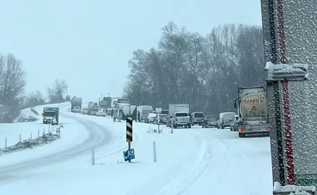 Zonguldak'ta Kar Yağışı Trafik Kazalarına Neden Oluyor