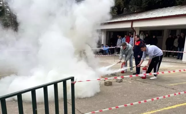 Kırklareli'nde Öğrencilere Yangın Tatbikatı Düzenlendi