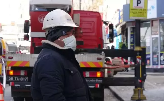 Sivas'ta, esnaftan buz sarkıtlarına 'baretli' önlem
