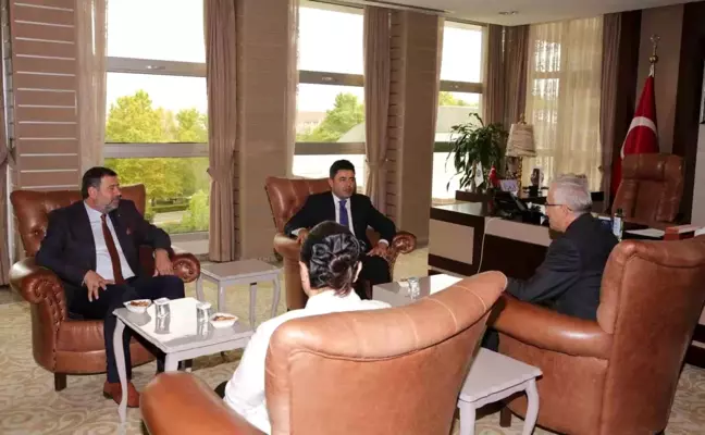 Ulaştırma ve Altyapı Bakan Yardımcısı Osman Boyraz, ESOGÜ Rektörü Prof. Dr. Kamil Çolak'ı ziyaret etti