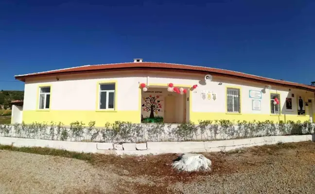 Hayırseverin vasiyetiyle okul yeniden açıldı