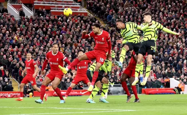 Arsenal, Liverpool ile berabere kalarak liderliğini sürdürdü