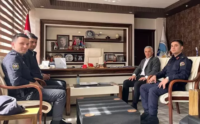 Trabzon'da Çaykara Kaymakamı Gürdal Erbek, Çaykara Belediye Başkanı Hanefi Tok'u ziyaret etti