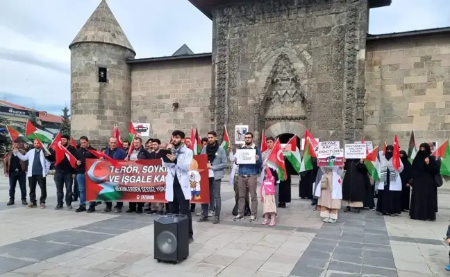 Erzurum'da Hekimler ve Sağlık Çalışanları İsrail'in Gazze'ye Saldırılarını Protesto Ediyor