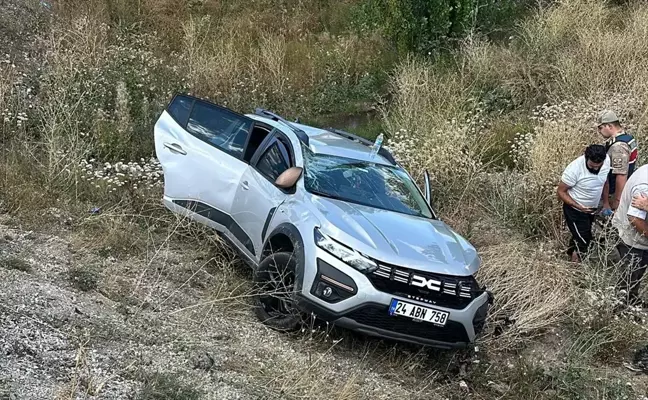 Erzincan'da Otomobil Çarpışması: 5 Kişi Yaralandı