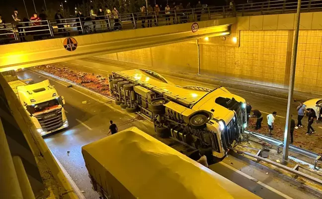 Konya'da Domates Yüklü TIR Kaza Yaptı: 1 Ölü