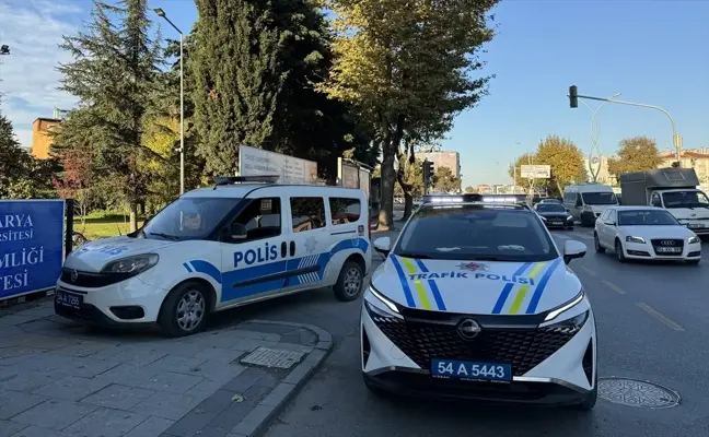 Sakarya'da Çocuk Yaya Geçidinde Hafif Ticari Araçla Çarpıştı