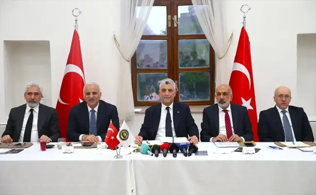 Ticaret Bakanı Bolat, Diyarbakır'da meslek odalarının temsilcileriyle bir araya geldi Açıklaması