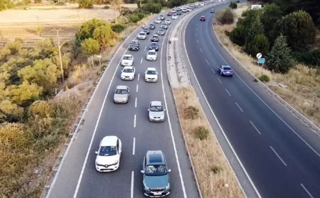 İstanbul yolunda trafik var mı? İstanbul'a dönüş yollarında trafik durumu nasıl, otoyolların trafik durumu ne?